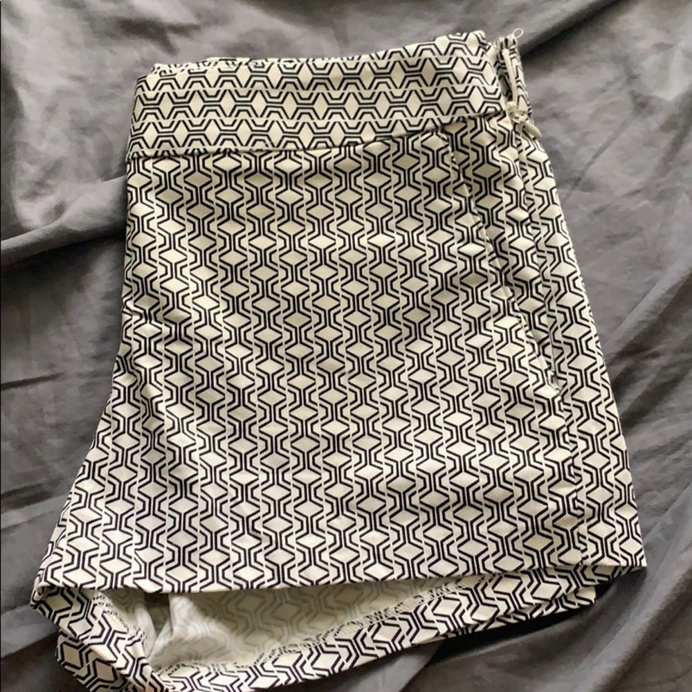 Express Patterned Shorts With Pockets - image 3